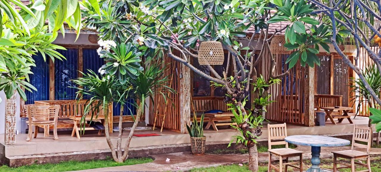 Oasis Villas Gili Trawangan Exterior photo